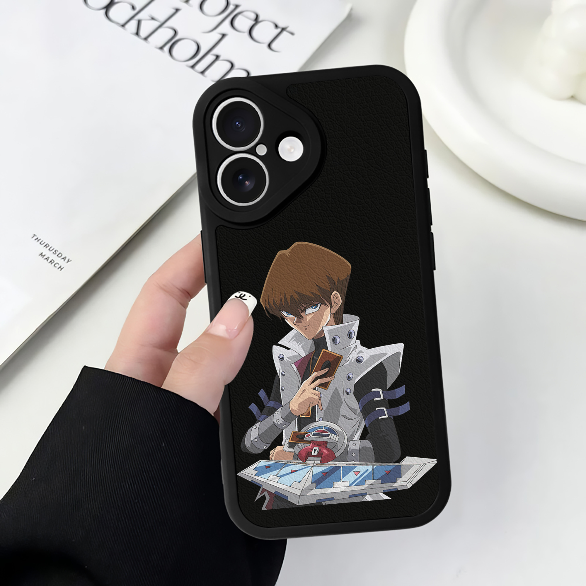 遊☆戯☆王 Yu-Gi-Oh! 【iPhone 16シリーズ対応】シリコンスマホケース（レザー調） 材質：シリコン